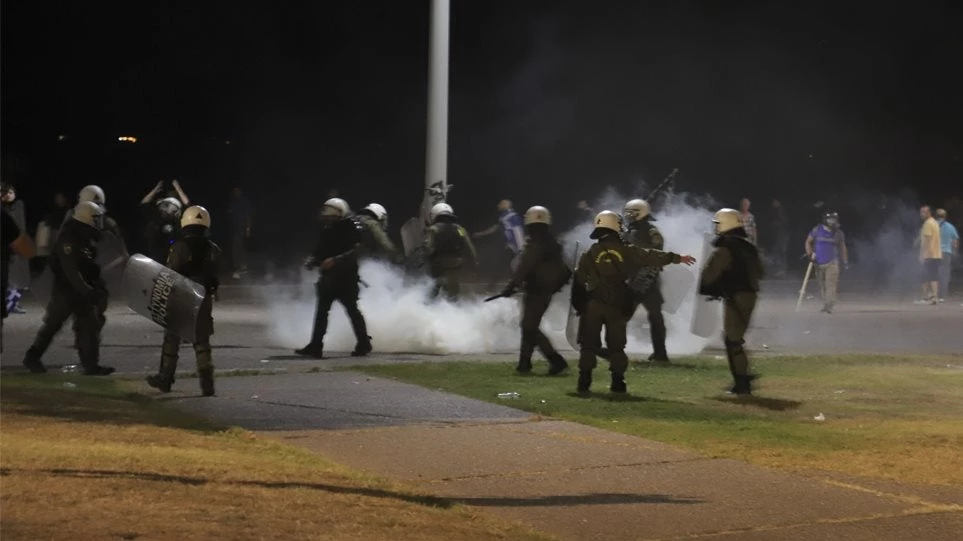 Αυτόφωρο για τους 3 άνδρες των ΜΑΤ – Φώναζαν σε δημοσιογράφο, Βούλγαρε, σας γ@μ@ει ο Τσίπρας! – Βίντεο-ντοκουμέντο